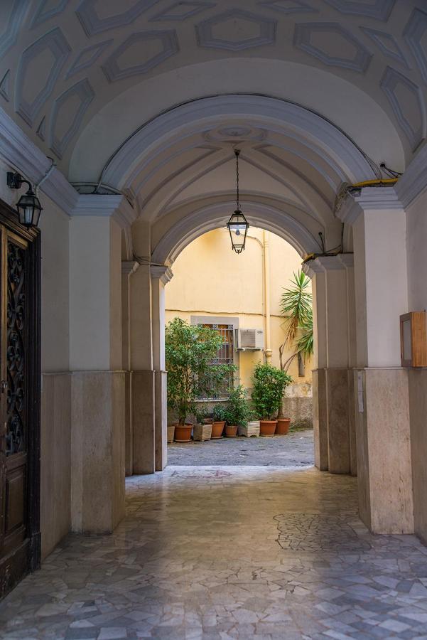 Appartamento All'Archivio Di Stato By Wonderful Italy Naples Luaran gambar